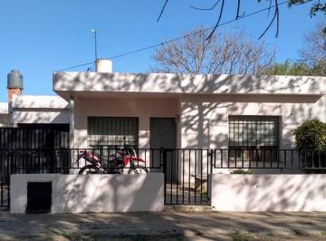 Casa · 79m² · 5 Ambientes · 1 Cochera · Casa 2 Dorm. en Perez
