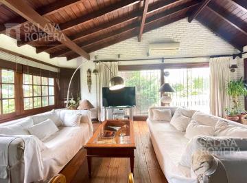 Casa · 20m² · 5 Ambientes · Venta Casa a Pasos del Mar - 4 Dorm. 2 Baños - Playa Mansa - Ref: