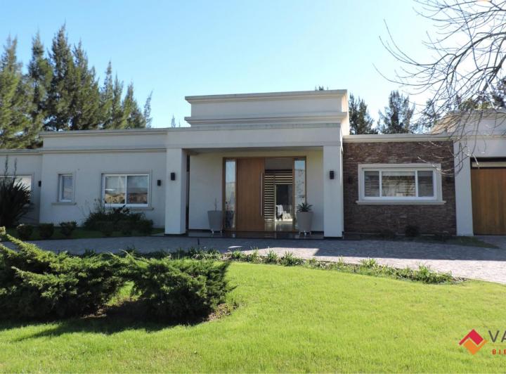 Quinta vacacional · 306m² · 5 Ambientes · 2 Cocheras