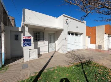 Casa · 100m² · 1 Dormitorio · 1 Cochera · Casa - San Lorenzo