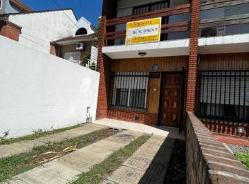 Casa · 100m² · 3 Ambientes · 1 Cochera · Duplex en Venta con Cochera y Patio - Apto Credito