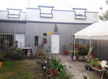 Casa · 100m² · 3 Ambientes · En Venta en El Palomar Casa de 3 Ambientes Cercana a La Colectora Amplio Lote de Terreno. Podria Tom