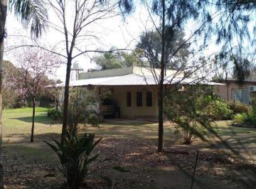 Casa · 45m² · 4 Ambientes · 1 Cochera · Casa Pequeña con Hermoso Parque