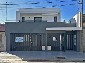 Casa · 92m² · 5 Ambientes · 1 Cochera · Casa - Barrio 9 de Julio