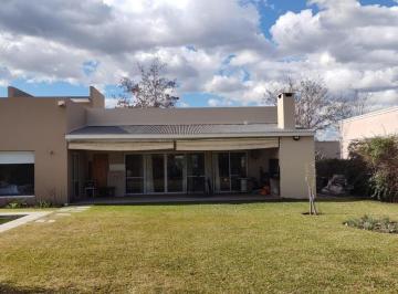 Casa de 4 ambientes, Pilar · Casa en Lote Central en El Recodo