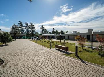 Casa de 10 ambientes, Córdoba · La Macarena, Housing en Villa Allende Golf