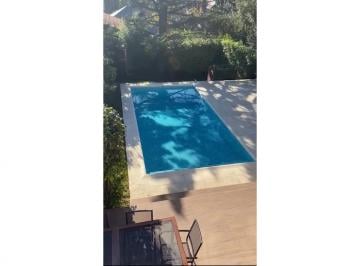 Casa · 200m² · 5 Ambientes · 3 Cocheras · Chalet 5 Amb. con Parque y Piscina