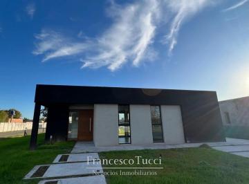 Casa · 156m² · 4 Ambientes · 1 Cochera · Casa en Venta en Barrio Privado Solar de Alvarez