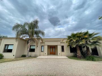 Casa · 262m² · 5 Ambientes · 1 Cochera · Casa en Alquiler Club de Campo Santa Irene Comarcas de Lujan