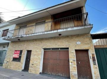 Casa · 195m² · 4 Ambientes · 1 Cochera · Casa en Venta en Moreno