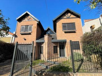 Casa · 170m² · 4 Ambientes · 1 Cochera · Venta Casa en Castelar Sur