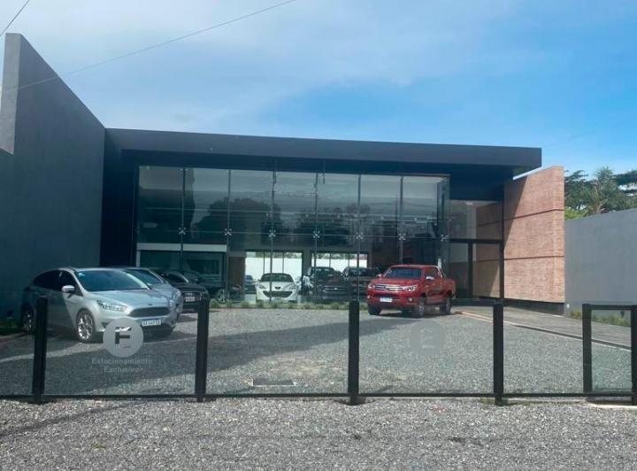 Local comercial · 300m² · 14 Cocheras