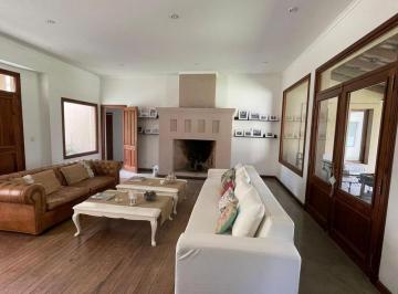 Casa · 270m² · 4 Ambientes · 1 Cochera · Casa en Venta en Barrio Privado Los Puentes