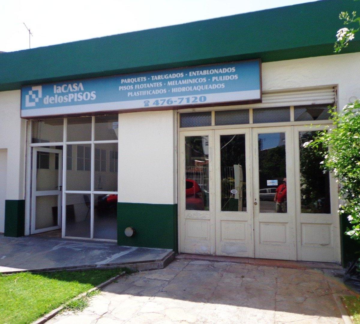 En Barrio Chauvin sobre calle Rioja al 3200, local sobre lote de 8,66x43,30