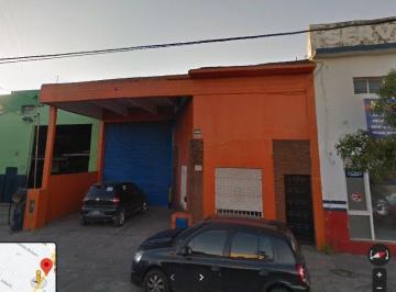 Bodega-Galpón · 350m² · Excelente Galpón Sobre Avda. Champagnat. Apto Diversos Emprendimientos. Distrito Ie.