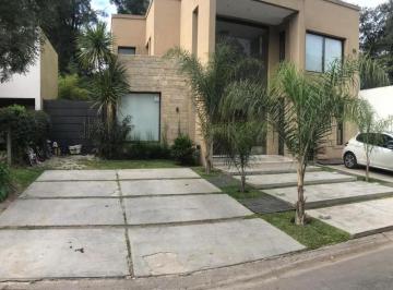 Casa · 210m² · 6 Ambientes · 2 Cocheras · Casa en Venta Parque Leloir