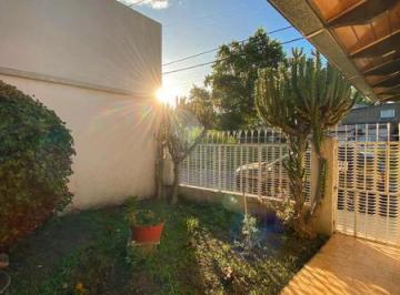 Casa · 135m² · 3 Ambientes · 1 Cochera · Casa en Venta en Lanús Oeste