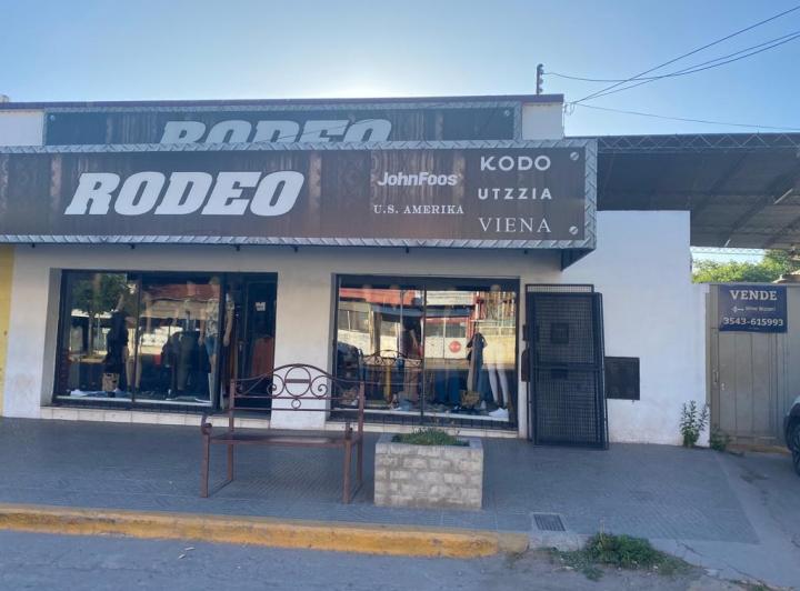 Local comercial · 300m² · 9 Ambientes · 1 Cochera