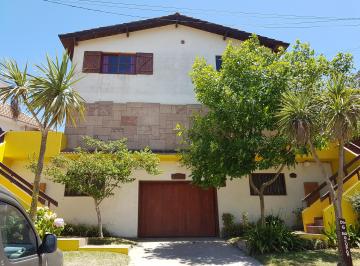 Casa de 3 ambientes, Villa Gesell · Gesell / Finde Xl / Verano 2027 / Duplex 3 Ambientes / 6 Pax / Cochera / Parque