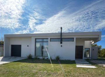 Casa de 5 ambientes, Costa Esmeralda · Residencial I 616 - Moderna con Pileta Amplios Ventanales
