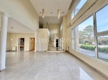 Casa · 285m² · 4 Ambientes · 4 Cocheras · Casa en Venta en Campos de Alvarez
