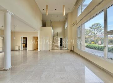 Casa · 285m² · 4 Ambientes · 4 Cocheras · Casa en Venta en Campos de Alvarez