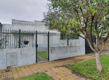 Casa · 95m² · 3 Ambientes · Casa de 3 Ambientes con Patio a Reciclar