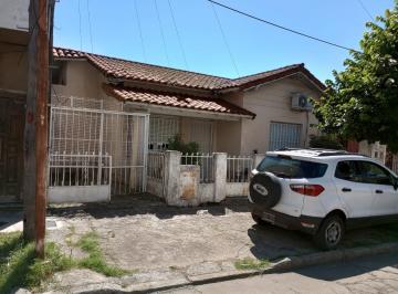 Casa de 3 ambientes, La Matanza · Casa de 3 Ambientes con Entrada de Auto y Fondo