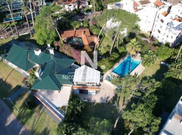Foto1 · Vende y Alquila Gran Casa de 5 Dorm. en Playa Mansa, Punta del Este