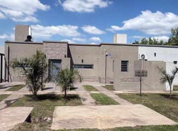 Casa en Alquiler de 3 ambientes  · Alquiler - Casa - 2 Dorm. - Funes Town