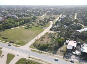 DEI-DEI-236_2 · Lote Multifamiliar en Playa Sur