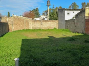 Casa · 64m² · 3 Ambientes · Venta Lote de 10 X 30 con Propiedad a Reciclar, Dos Dormitor