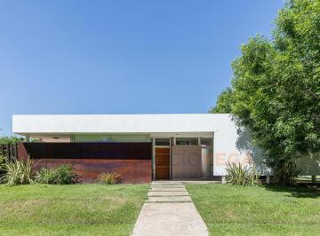 Casa · 200m² · 5 Ambientes · 1 Cochera · Casa a La Venta en Barrio San Patricio, Francisco Alvarez