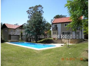 Casa · 350m² · 4 Ambientes · Casa Sierra de Los Padres