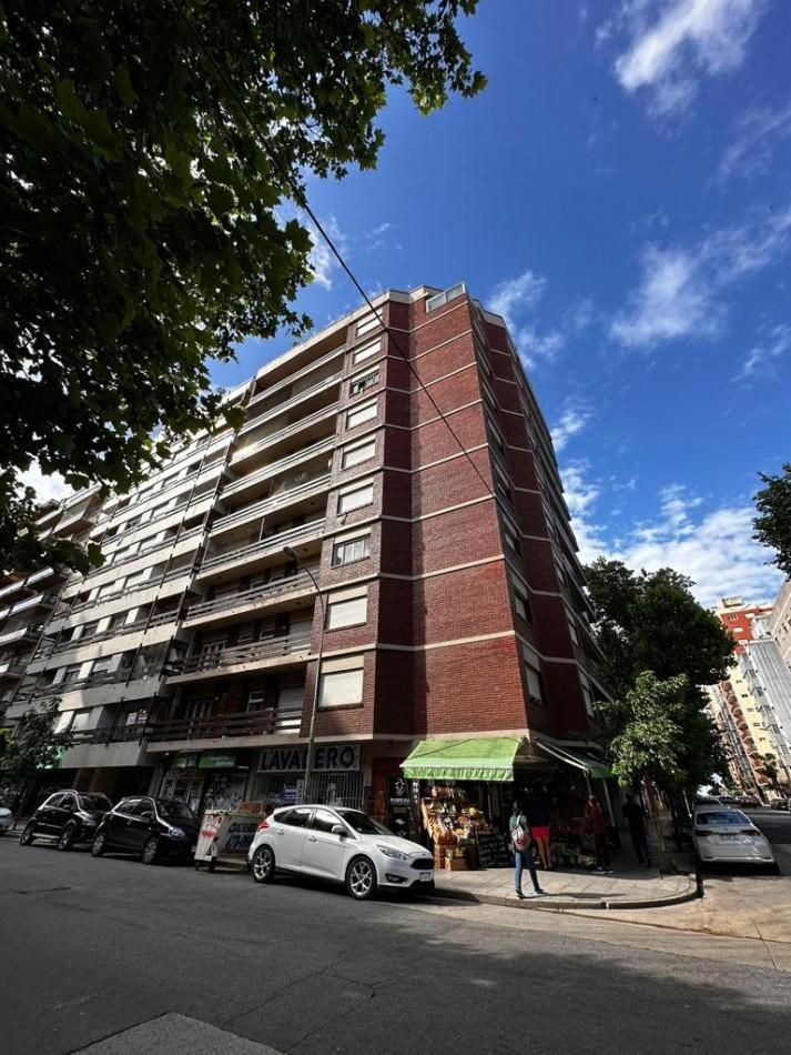 Departamento de 3 ambientes con balcón a la calle