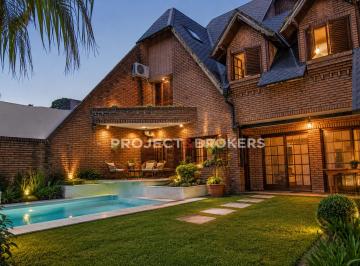 Casa de 5 ambientes, Morón · Fantástico Chalet en Castelar Norte