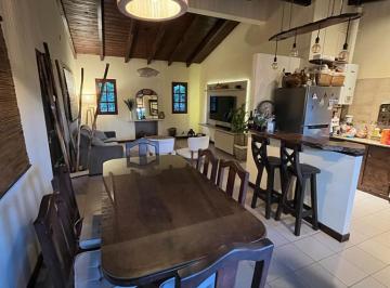 Casa de 4 ambientes, Vaqueros · Casa en Vaqueros Sobre Calle Virgen del Valle