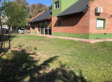 Casa de 4 ambientes, Esteban Echeverría · Chalet de 4 Ambientes con Pileta Venta y Alquiler en Barrio Brickland Canning.