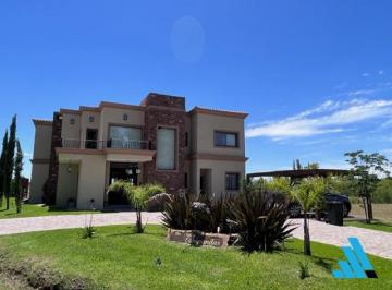 Casa de 5 ambientes, Campana · Espectacular Casa en Venta - Barrio El Campo - Los Cardales