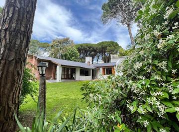 Casa · 320m² · 8 Ambientes · Cod 815 Alquiler 2025 (5 Hab / 4 Baños)