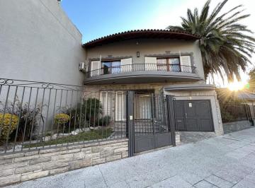 Casa · 205m² · 5 Ambientes · 2 Cocheras · Venta Casa - Versalles