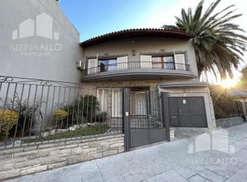 Casa · 205m² · 5 Ambientes · 2 Cocheras · Venta Casa - Versalles