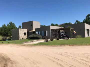 Casa de 6 ambientes, Costa Esmeralda · Golf 2 306 P/8 Pax - 4 Dorm + Playroom de Categoría