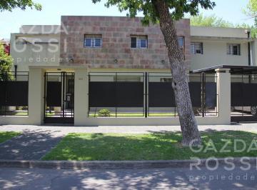 Casa · 401m² · 7 Ambientes · 4 Cocheras · Casa - Adrogue