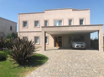 Casa · 320m² · 4 Ambientes · 2 Cocheras · Casa - El Rebenque