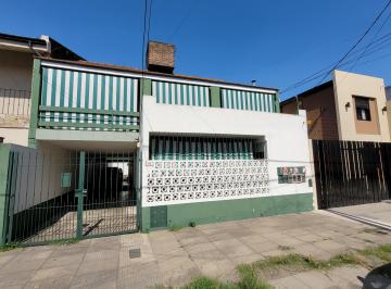 PH de 3 ambientes, Morón · Casa en PH de 3 Ambientes en 2 Plantas a 1 Cuadra de Av Rivadavia.
