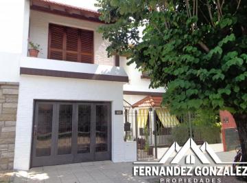 Casa · 145m² · 5 Ambientes · 1 Cochera · Chalet en Venta de 5 Amb. en 2 Plantas con Patio