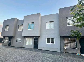 Casa · 95m² · 2 Dormitorios · 1 Cochera · Venta Dúplex Paso del Rey Centro