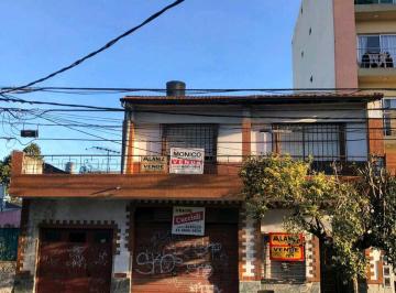 Casa · 200m² · 2 Dormitorios · 1 Cochera · Venta Casa 2 Plta en El Centro de Paso del Rey