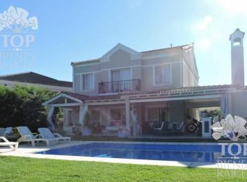 Casa · 324ha · 4 Dormitorios · Casa en Venta Ubicado en Barrancas del Lago, Nordelta, Tigre